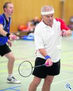 Dietmar Unser (BC Comet) beim Aufschlag