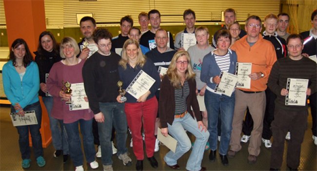 Nahezu alle SiegerInnen, die bei der Siegerehrung am Samstag anwesend waren Nahezu alle SiegerInnen, die bei der Siegerehrung am Samstag anwesend waren