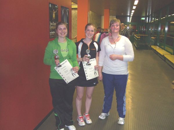 Die Siegerehrung der Damen in A und B Die Siegerehrung der Damen in A und B